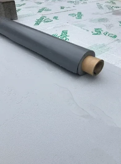 PVC-dakbedekking op isolatieplaten